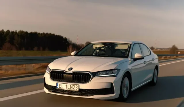 Skoda Superb, tek depoyla 2.831 km giderek dünya rekoru kırdı