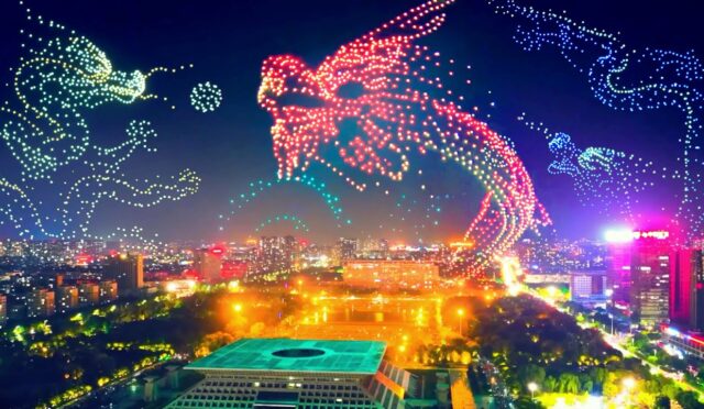 Çin 16.000 drone ile gökyüzünde rekor kırdı