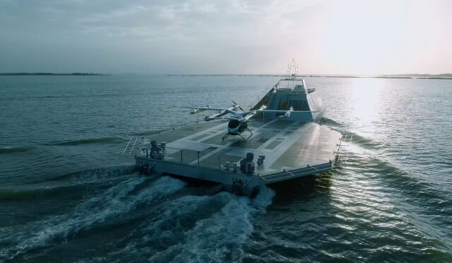 Denizin Üzerinde Yüzen Hava Taksi Havaalanı