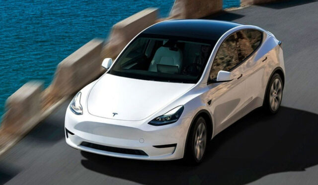 Tesla Apple CarPlay için düğmeye bastı