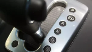 Otomatik Vites Arabayla Işıkta Beklerken Vitesi D'de Tutmak Anlatıldığı Gibi Zararlı mı