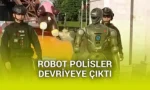 Çin’de geliştirilen insansı robot polis, gerçek polislerle birlikte devriyeye çıktı.